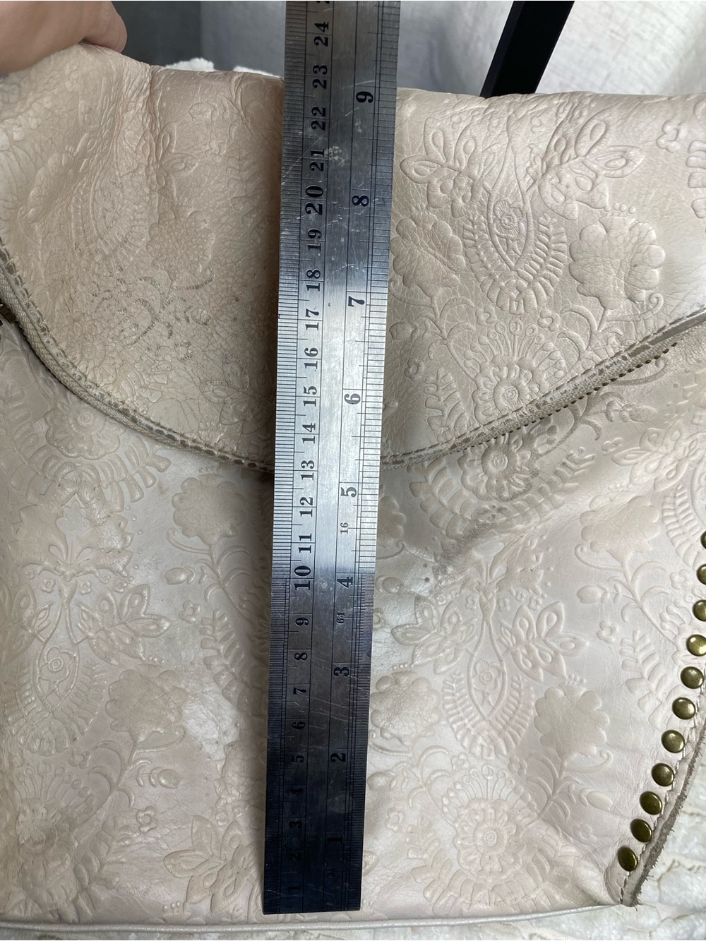 The Sak Silverlake Crossbody Bag Ivory Beige Tooled Embossed Floral Leather - Picture 15 of 16
